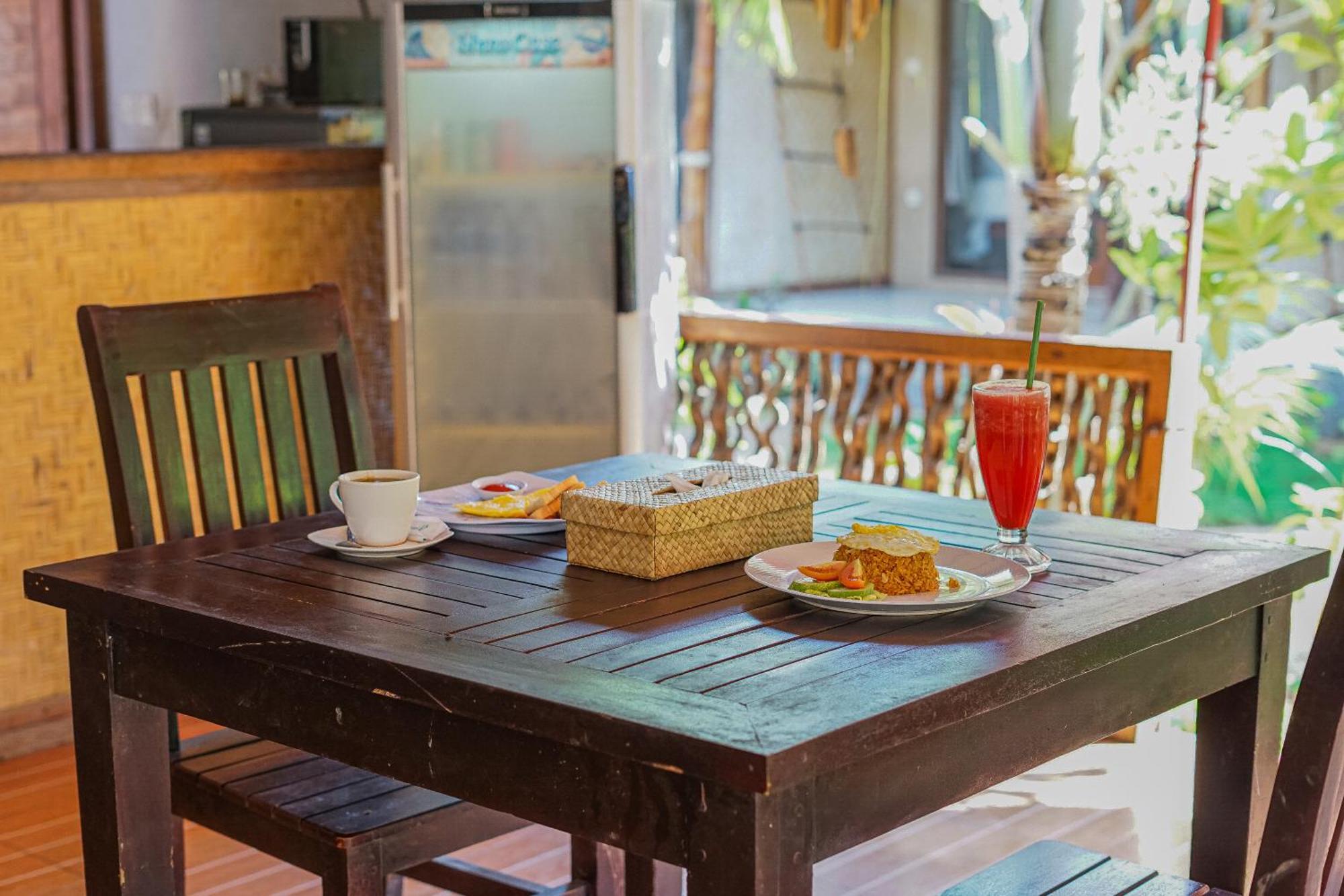 Made Taro - Menjangan Homestay Banyuwedang Exterior foto