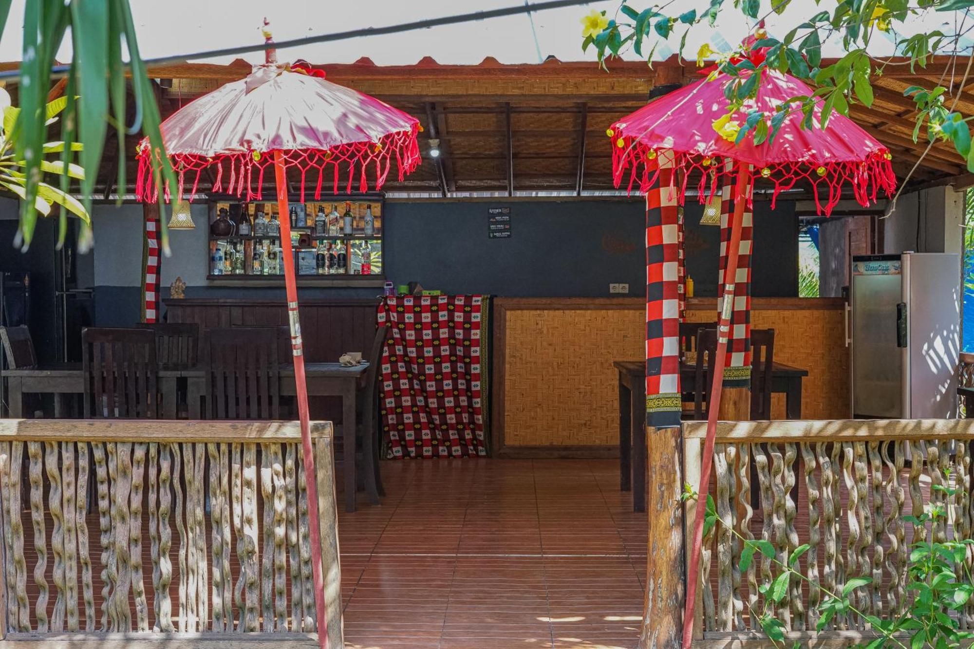 Made Taro - Menjangan Homestay Banyuwedang Exterior foto