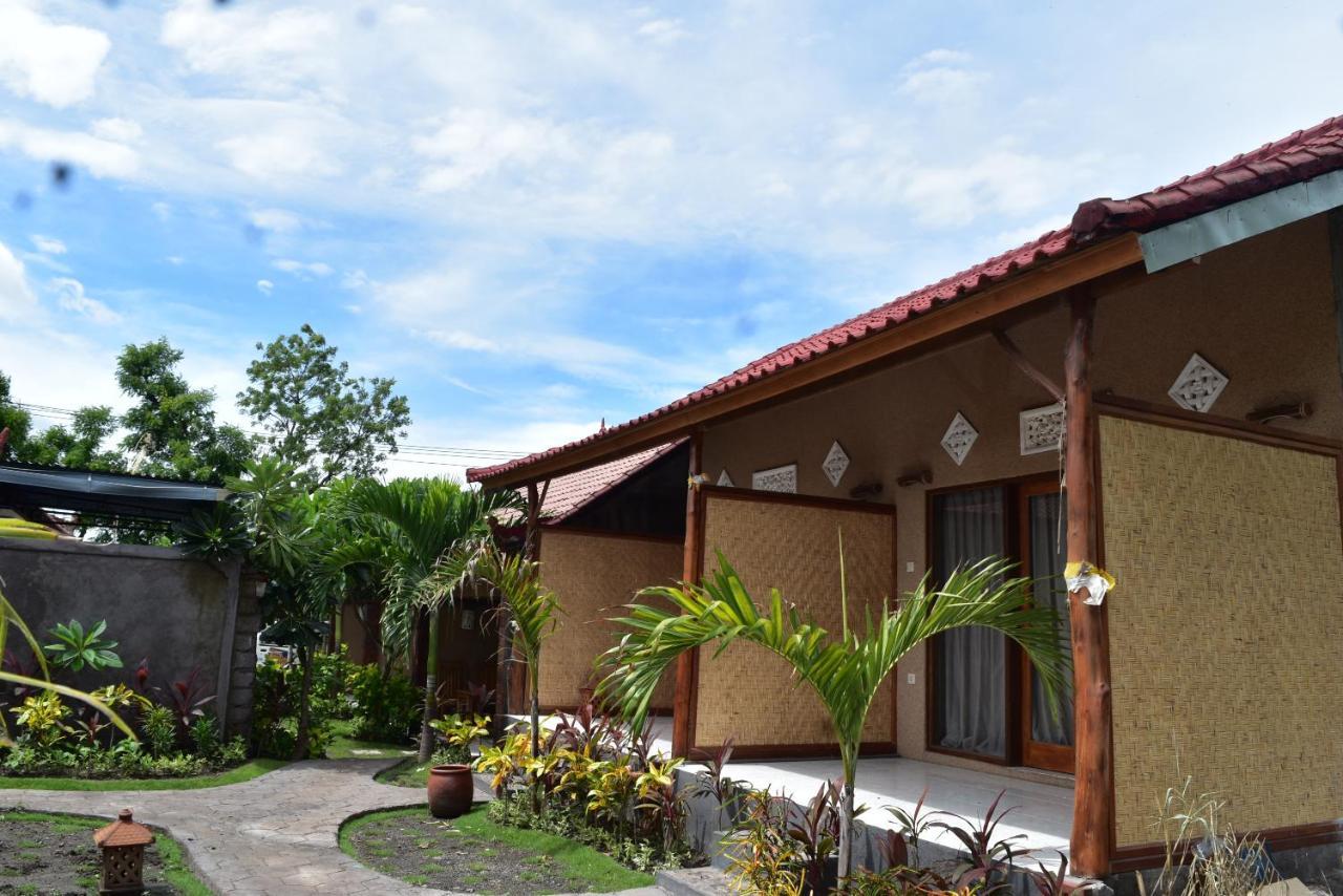 Made Taro - Menjangan Homestay Banyuwedang Exterior foto