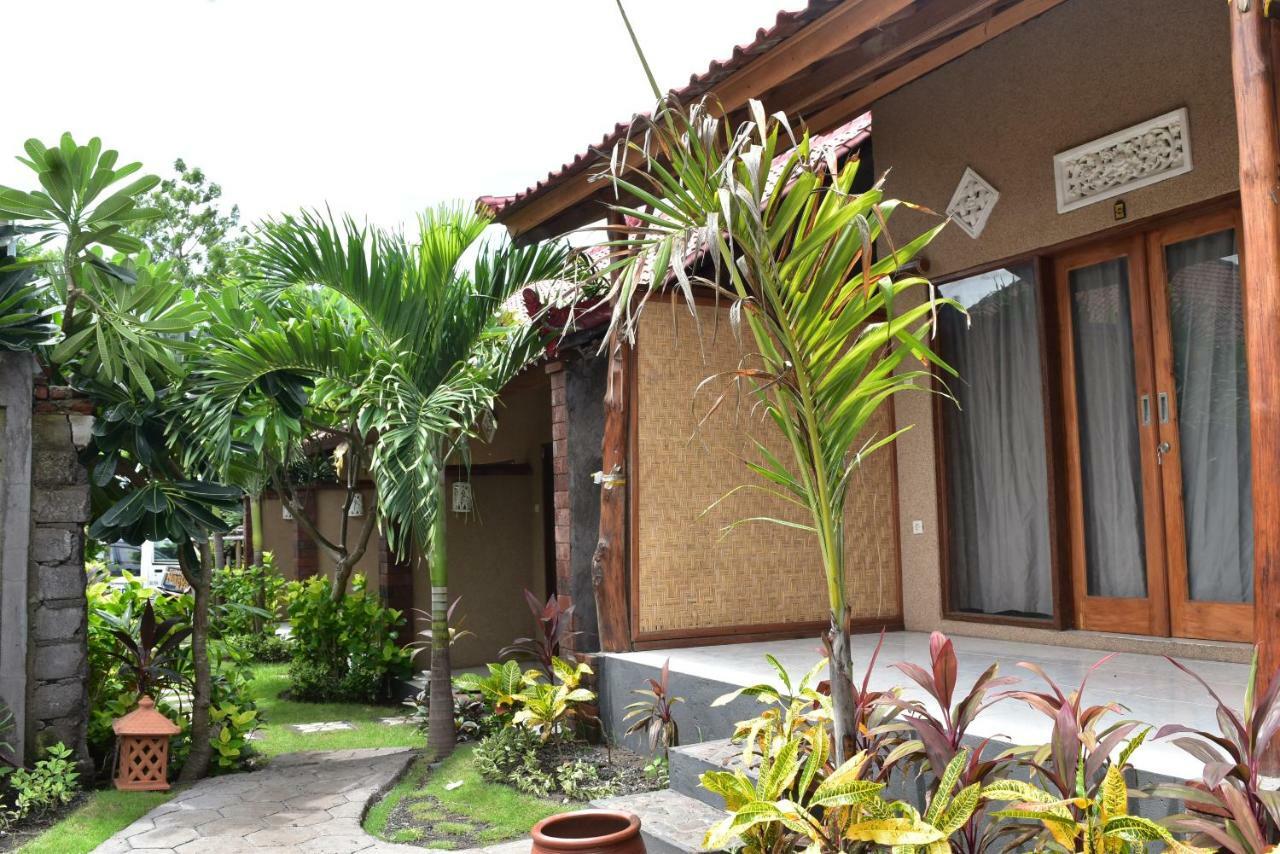 Made Taro - Menjangan Homestay Banyuwedang Exterior foto